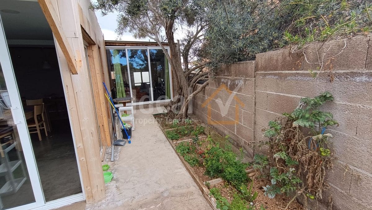 9 soverom Villa til salgs i Arona med svømmebasseng garasje - € 880 000 (Ref: 8942719)