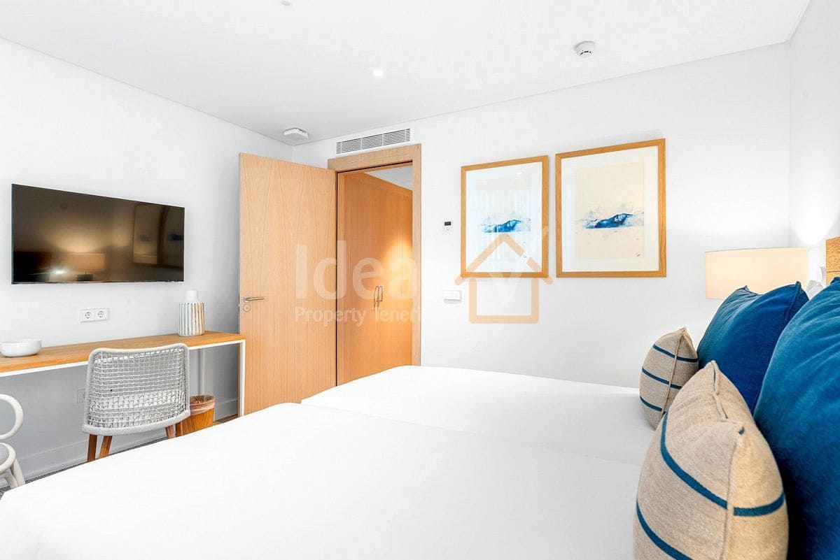 2 makuuhuone Huoneisto myytävänä paikassa Guia de Isora mukana uima-altaan 
autotalli - 895 000 € (Ref: 8954087)