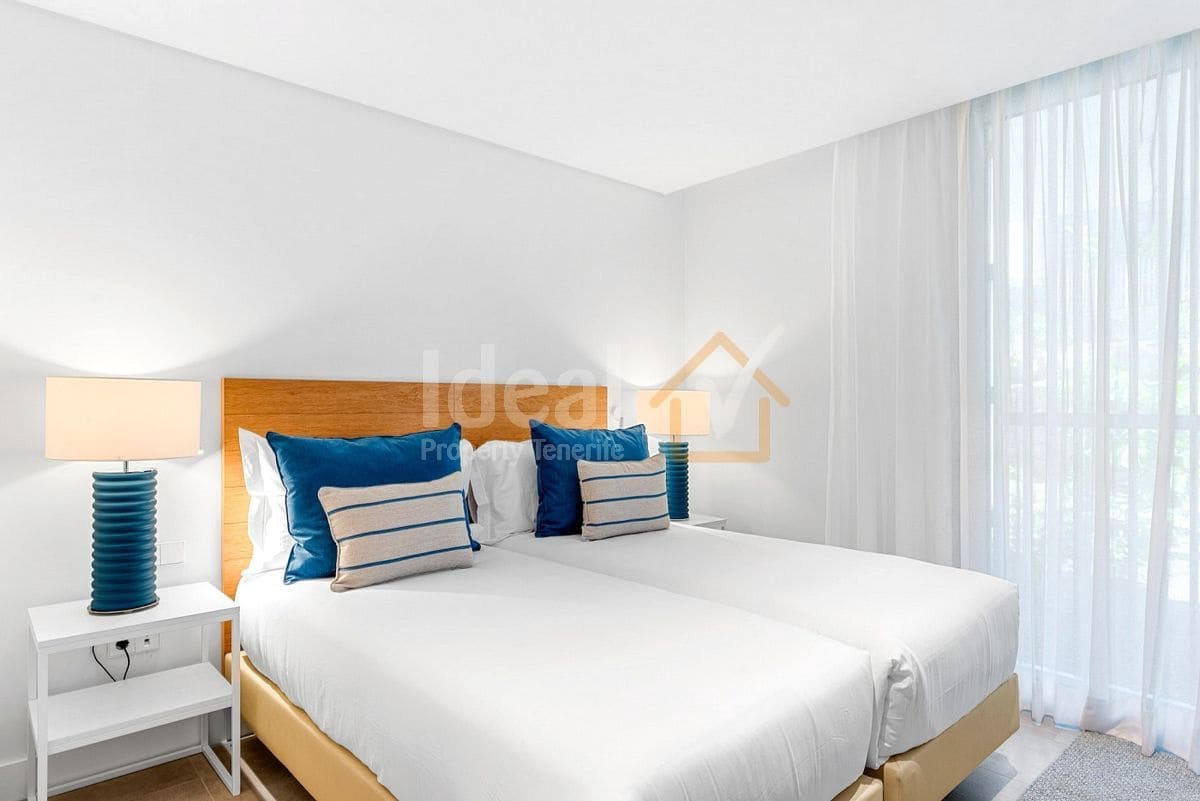 2 makuuhuone Huoneisto myytävänä paikassa Guia de Isora mukana uima-altaan 
autotalli - 895 000 € (Ref: 8954087)