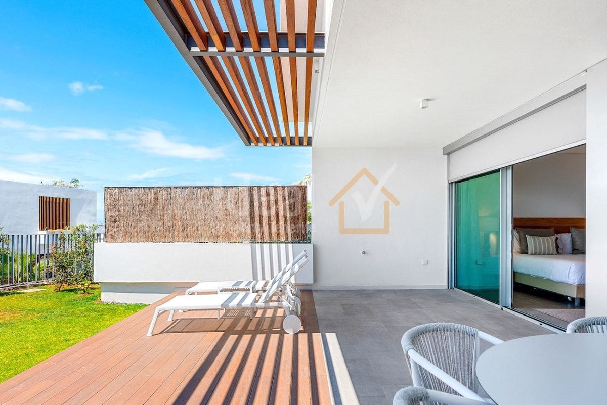 2 makuuhuone Huoneisto myytävänä paikassa Guia de Isora mukana uima-altaan 
autotalli - 895 000 € (Ref: 8954087)