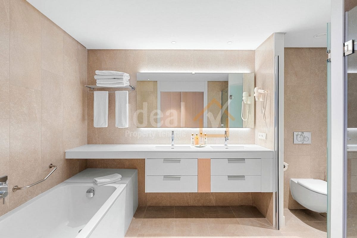 2 makuuhuone Huoneisto myytävänä paikassa Guia de Isora mukana uima-altaan 
autotalli - 895 000 € (Ref: 8954087)