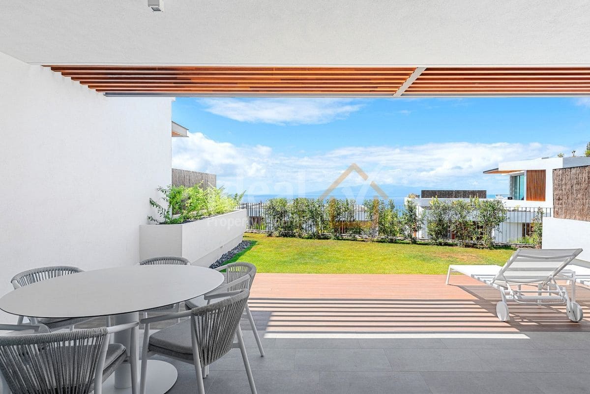 2 makuuhuone Huoneisto myytävänä paikassa Guia de Isora mukana uima-altaan 
autotalli - 895 000 € (Ref: 8954087)