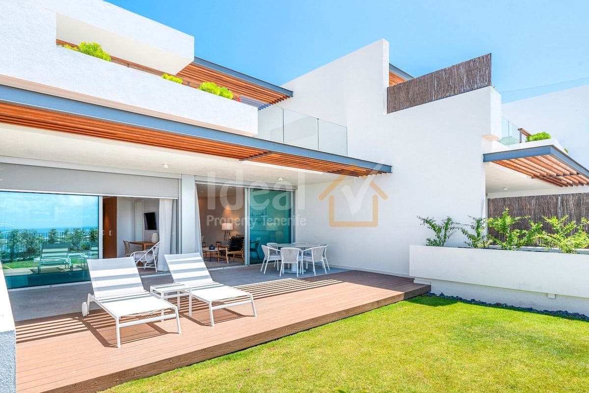 2 makuuhuone Huoneisto myytävänä paikassa Guia de Isora mukana uima-altaan 
autotalli - 895 000 € (Ref: 8954087)