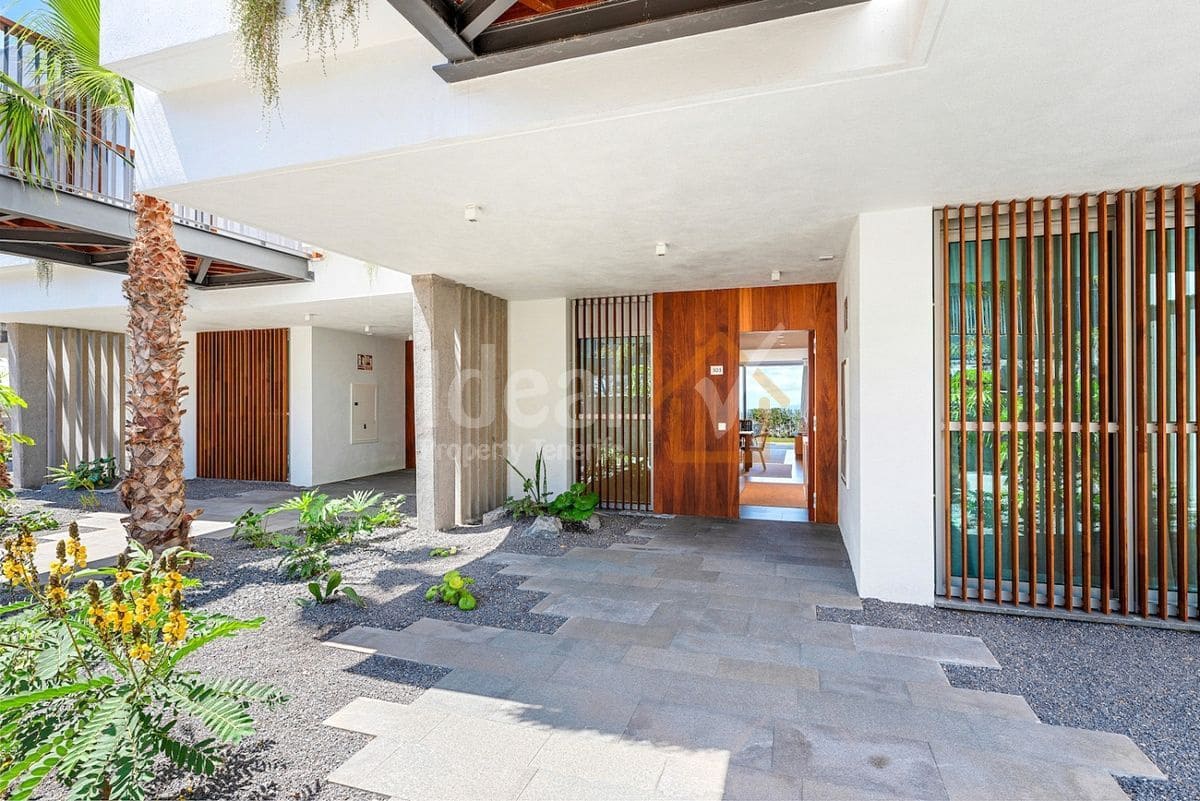 2 makuuhuone Huoneisto myytävänä paikassa Guia de Isora mukana uima-altaan 
autotalli - 895 000 € (Ref: 8954087)