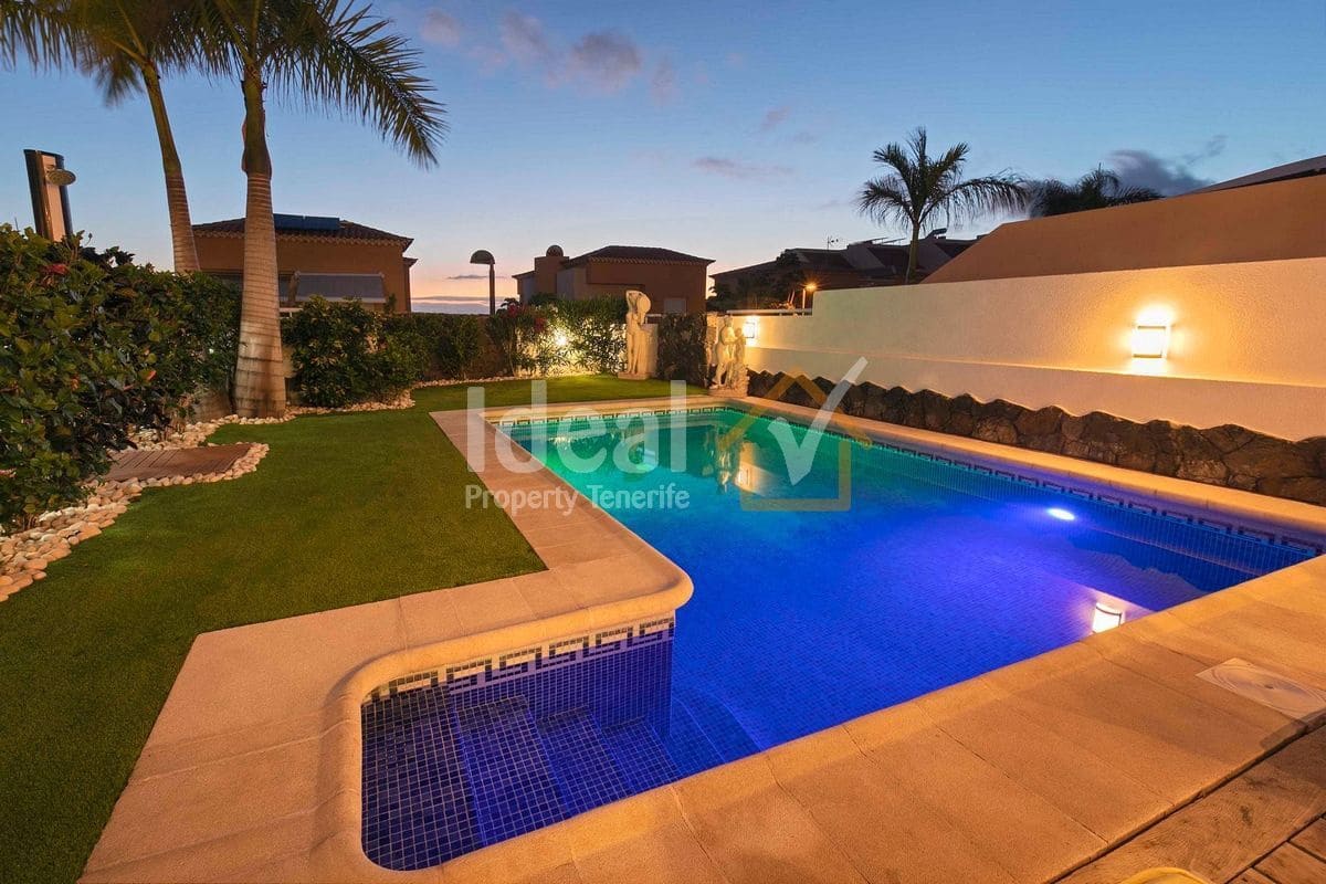 4 soverom Villa til salgs i Puerto Santiago med svømmebasseng garasje - € 1 125 000 (Ref: 9047652)