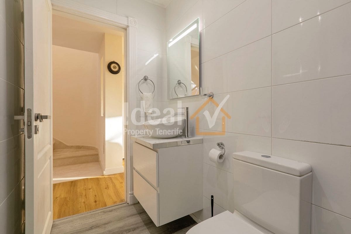 4 soverom Villa til salgs i Puerto Santiago med svømmebasseng garasje - € 1 125 000 (Ref: 9047652)