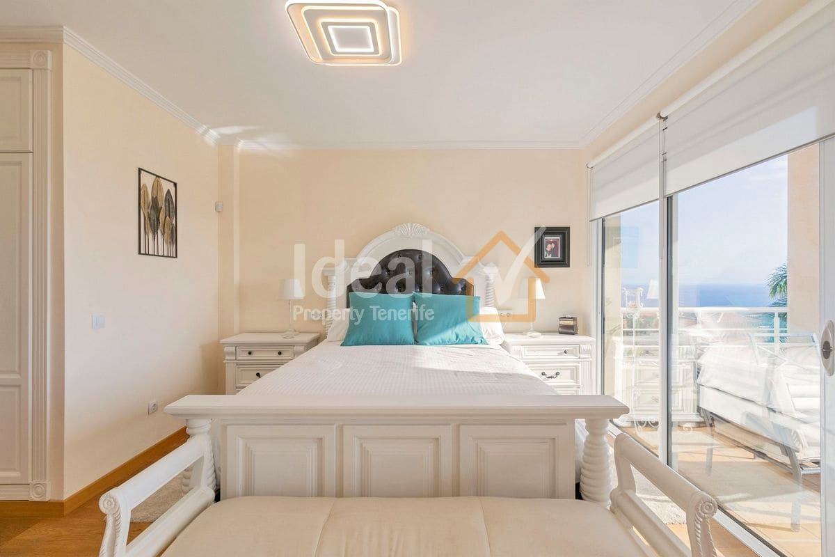 4 soverom Villa til salgs i Puerto Santiago med svømmebasseng garasje - € 1 125 000 (Ref: 9047652)