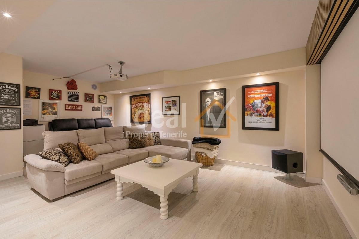 4 soverom Villa til salgs i Puerto Santiago med svømmebasseng garasje - € 1 125 000 (Ref: 9047652)