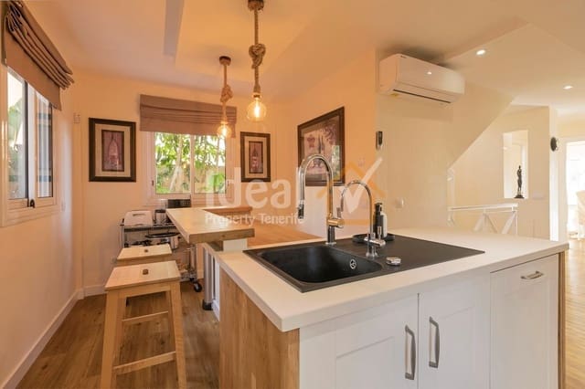 4 sypialnia Willa na sprzedaż w Puerto Santiago, Santiago del Teide z basenem garażem - 959 000 € (Ref: 9047652)