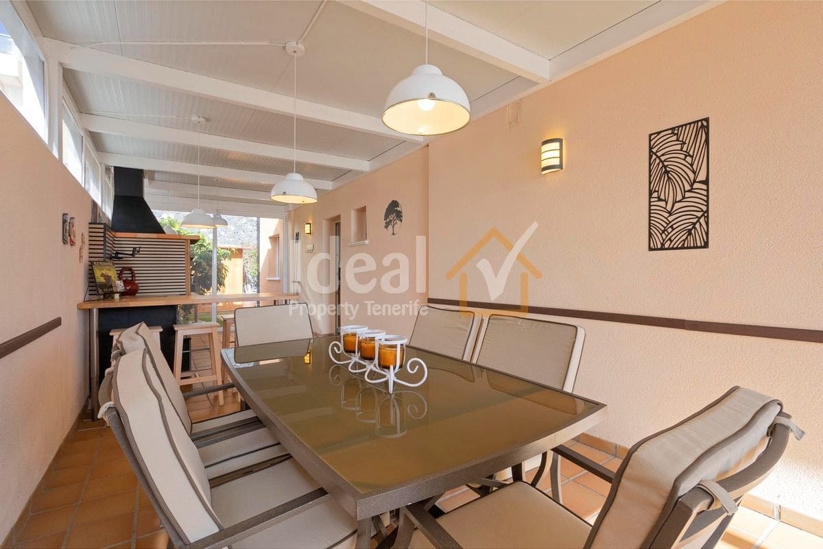 4 soverom Villa til salgs i Puerto Santiago med svømmebasseng garasje - € 1 125 000 (Ref: 9047652)