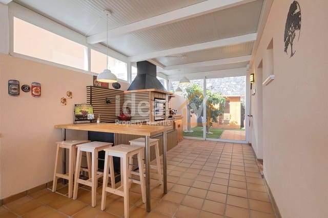 4 sypialnia Willa na sprzedaż w Puerto Santiago, Santiago del Teide z basenem garażem - 959 000 € (Ref: 9047652)