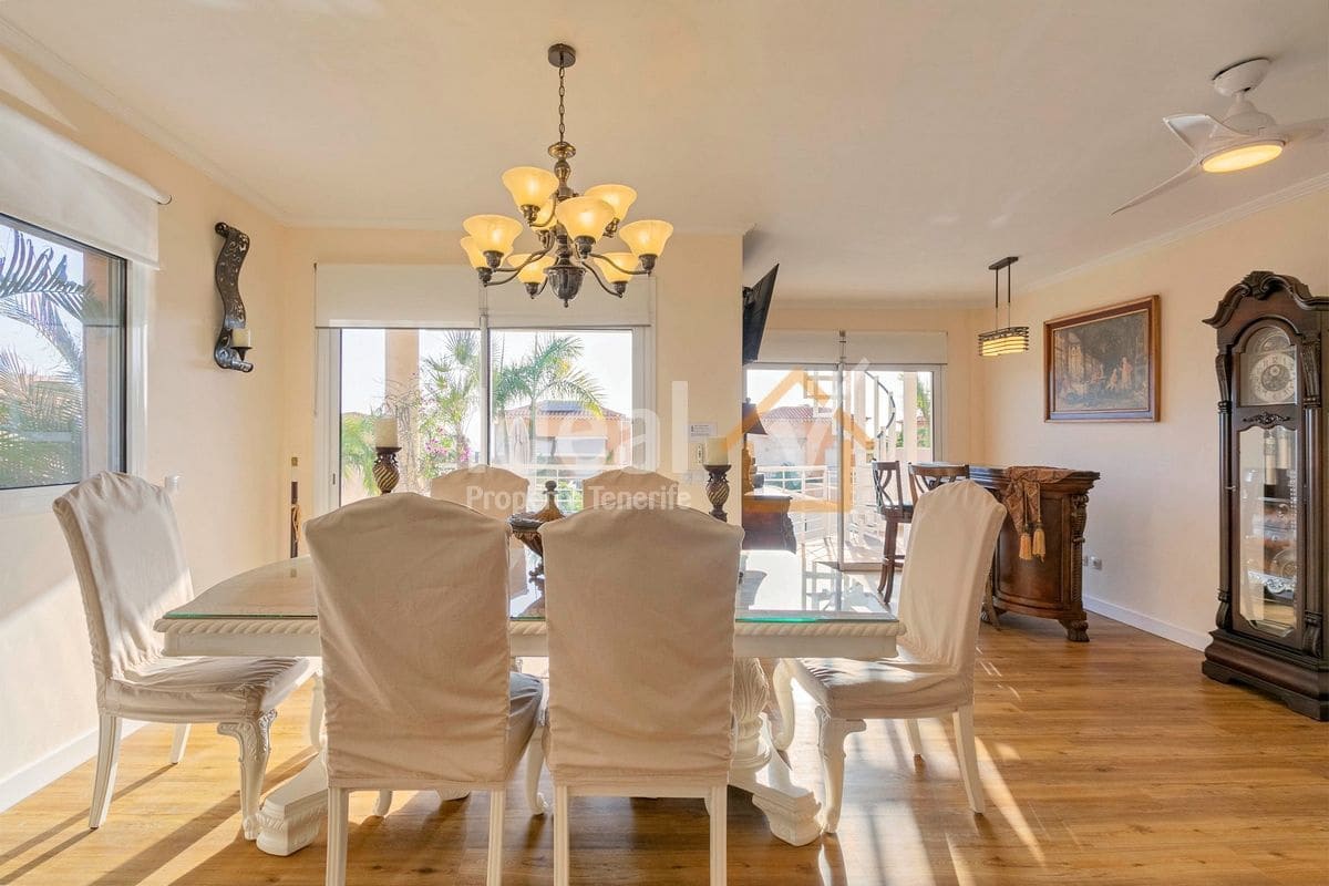 4 soverom Villa til salgs i Puerto Santiago med svømmebasseng garasje - € 1 125 000 (Ref: 9047652)