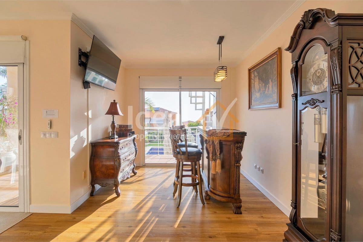 4 soverom Villa til salgs i Puerto Santiago med svømmebasseng garasje - € 1 125 000 (Ref: 9047652)