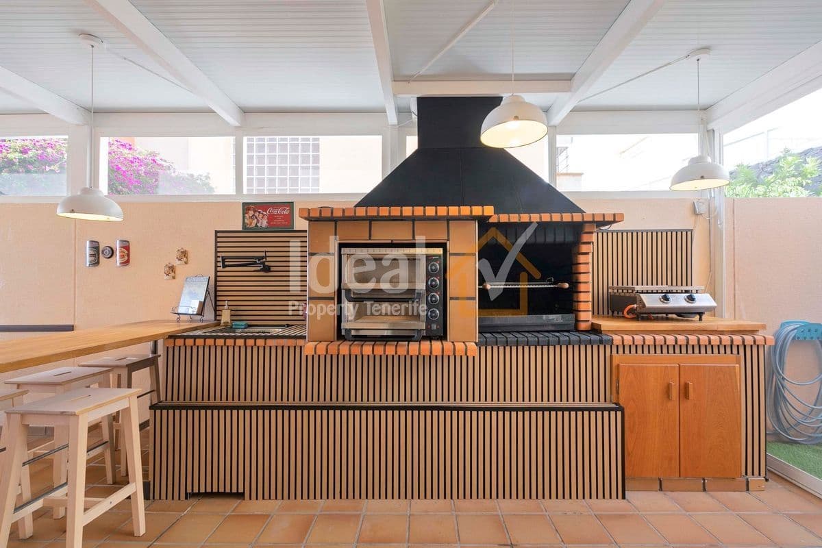 4 soverom Villa til salgs i Puerto Santiago med svømmebasseng garasje - € 1 125 000 (Ref: 9047652)