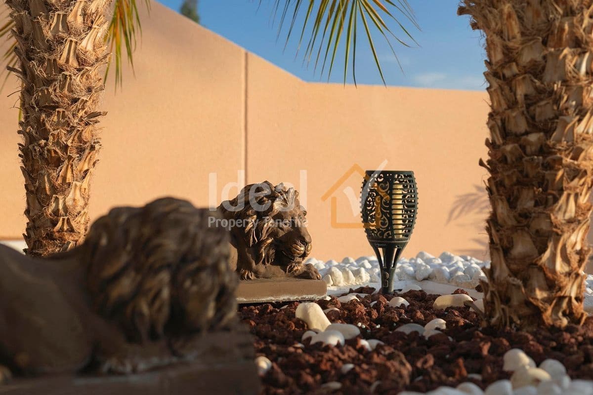 4 soverom Villa til salgs i Puerto Santiago med svømmebasseng garasje - € 1 125 000 (Ref: 9047652)