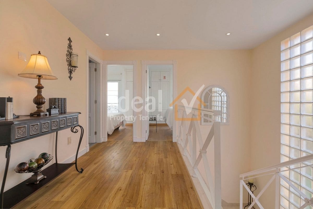 4 soverom Villa til salgs i Puerto Santiago med svømmebasseng garasje - € 1 125 000 (Ref: 9047652)