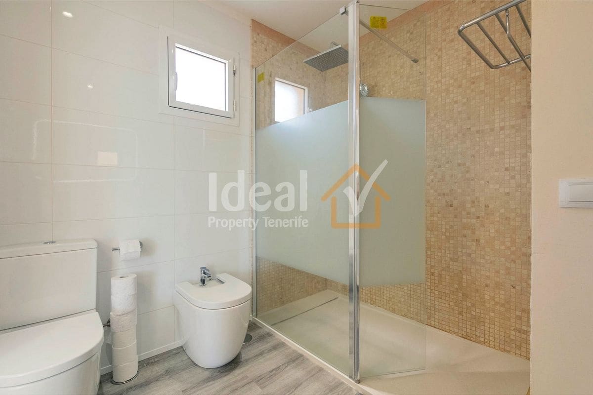 4 soverom Villa til salgs i Puerto Santiago med svømmebasseng garasje - € 1 125 000 (Ref: 9047652)