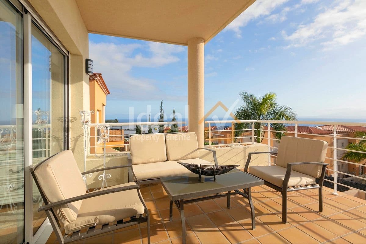 4 soverom Villa til salgs i Puerto Santiago med svømmebasseng garasje - € 1 125 000 (Ref: 9047652)