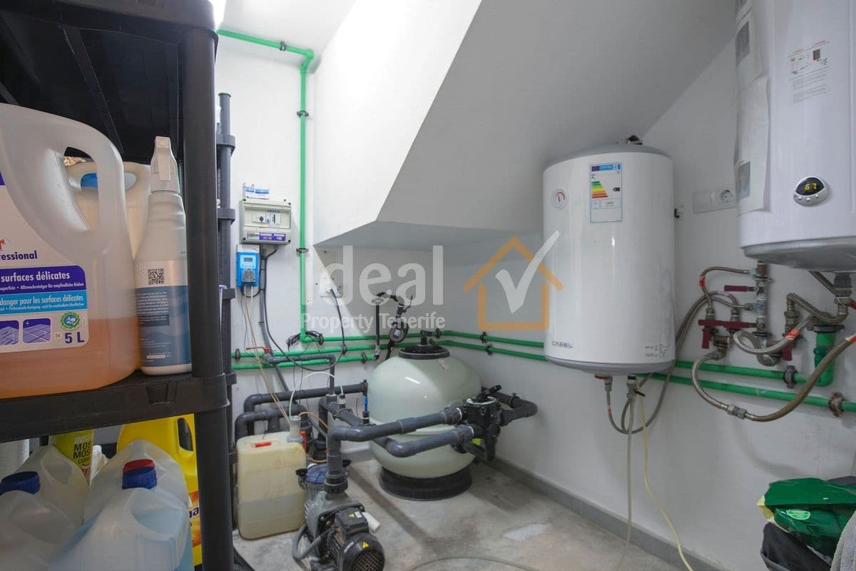 4 soverom Villa til salgs i Puerto Santiago med svømmebasseng garasje - € 1 125 000 (Ref: 9047652)