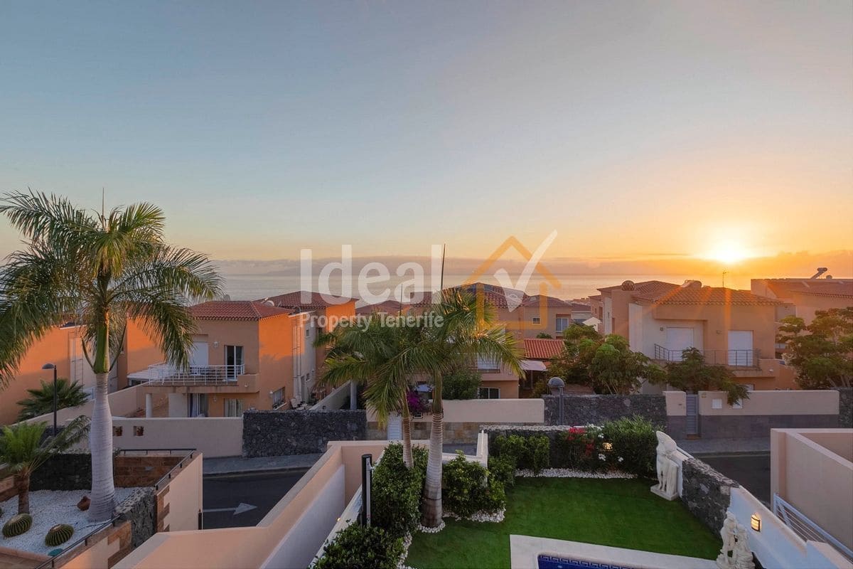 4 soverom Villa til salgs i Puerto Santiago med svømmebasseng garasje - € 1 125 000 (Ref: 9047652)