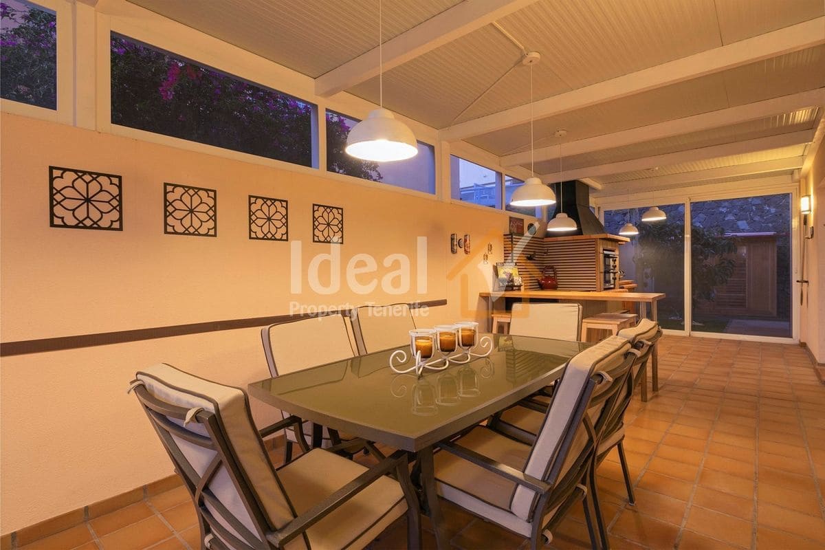 4 soverom Villa til salgs i Puerto Santiago med svømmebasseng garasje - € 1 125 000 (Ref: 9047652)