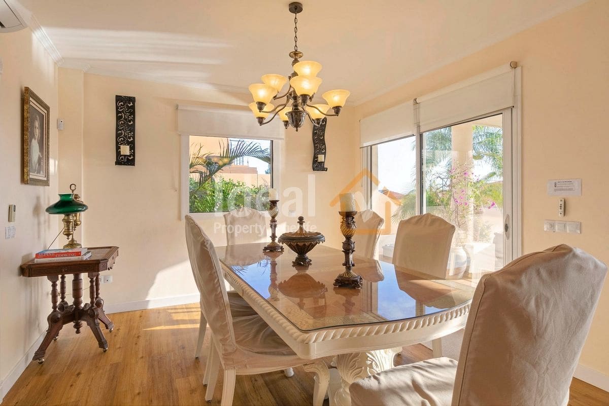 4 soverom Villa til salgs i Puerto Santiago med svømmebasseng garasje - € 1 125 000 (Ref: 9047652)