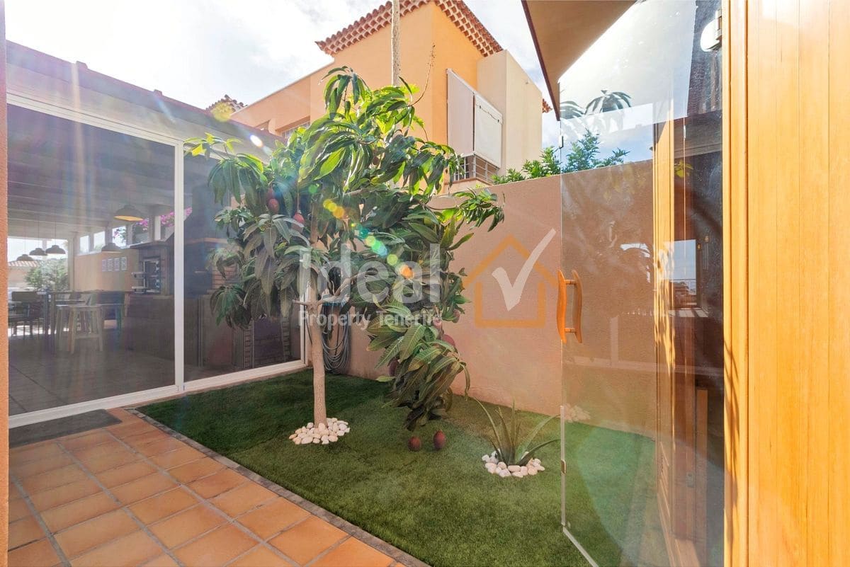 4 soverom Villa til salgs i Puerto Santiago med svømmebasseng garasje - € 1 125 000 (Ref: 9047652)