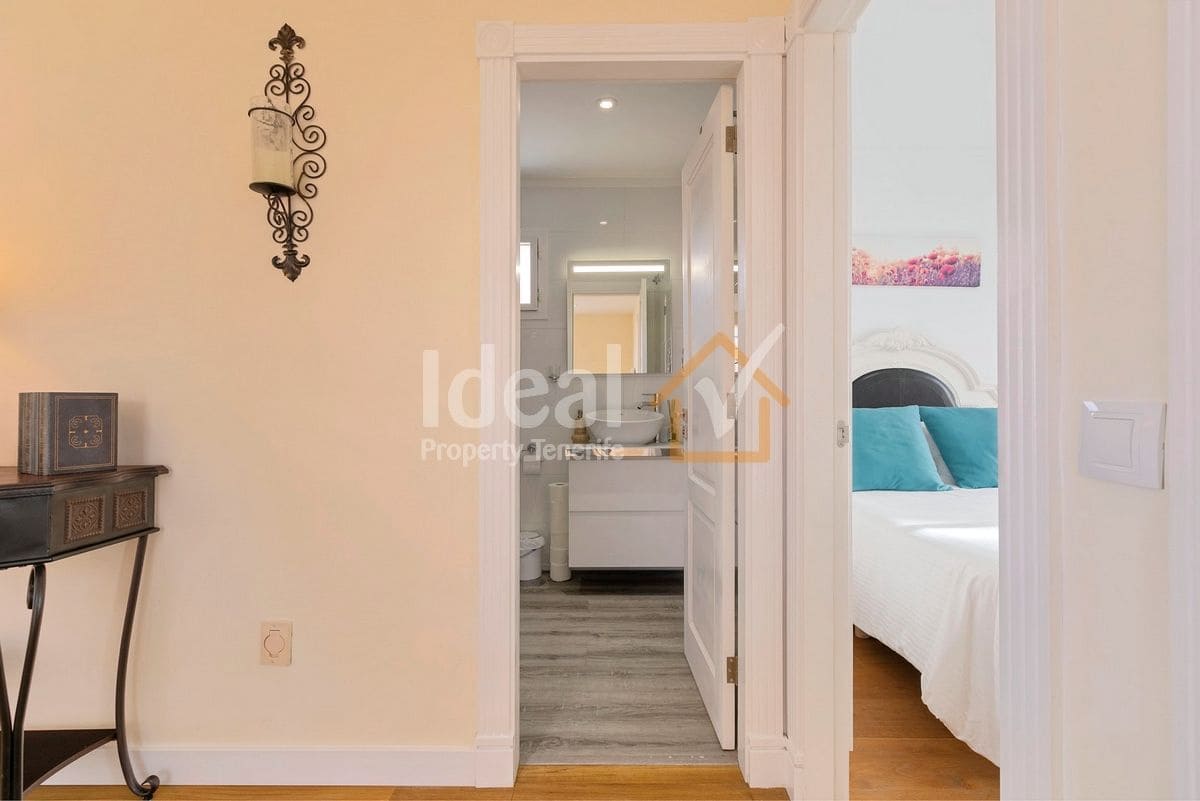 4 soverom Villa til salgs i Puerto Santiago med svømmebasseng garasje - € 1 125 000 (Ref: 9047652)