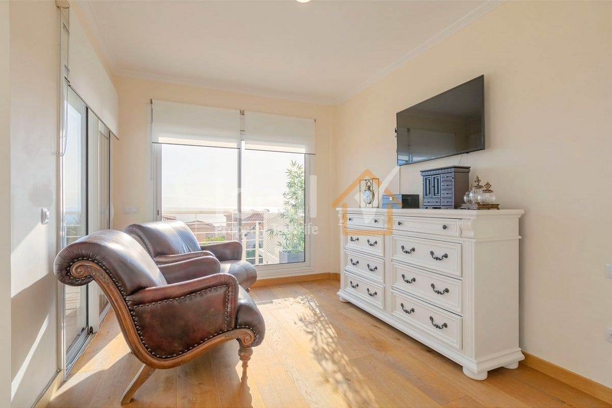 4 soverom Villa til salgs i Puerto Santiago med svømmebasseng garasje - € 1 125 000 (Ref: 9047652)