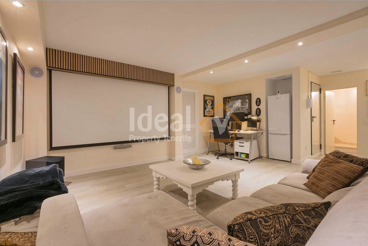 4 soverom Villa til salgs i Puerto Santiago med svømmebasseng garasje - € 1 125 000 (Ref: 9047652)