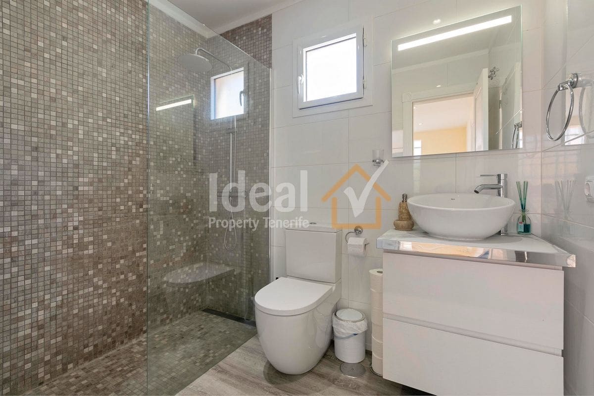 4 soverom Villa til salgs i Puerto Santiago med svømmebasseng garasje - € 1 125 000 (Ref: 9047652)