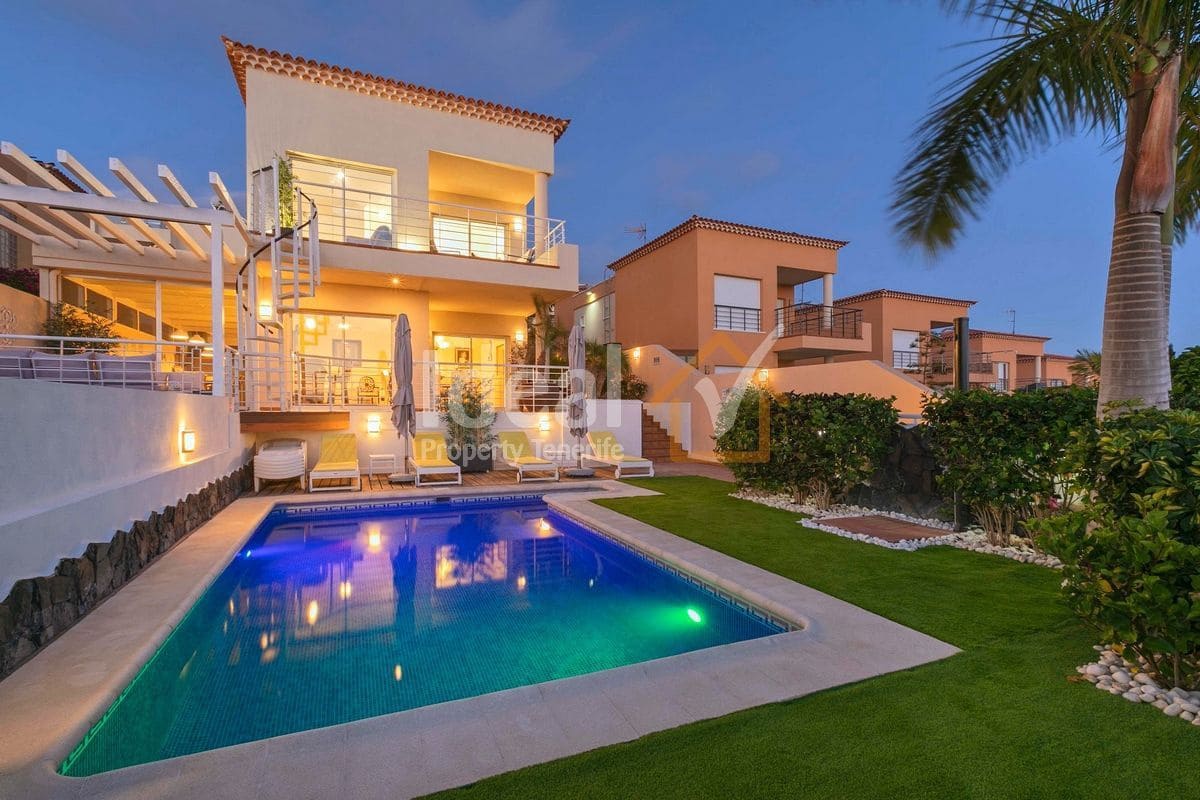 4 soverom Villa til salgs i Puerto Santiago med svømmebasseng garasje - € 1 125 000 (Ref: 9047652)