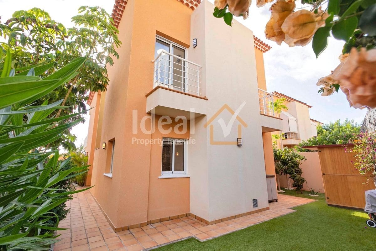 4 soverom Villa til salgs i Puerto Santiago med svømmebasseng garasje - € 1 125 000 (Ref: 9047652)