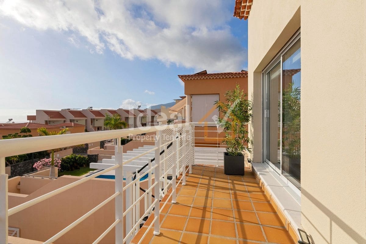 4 soverom Villa til salgs i Puerto Santiago med svømmebasseng garasje - € 1 125 000 (Ref: 9047652)