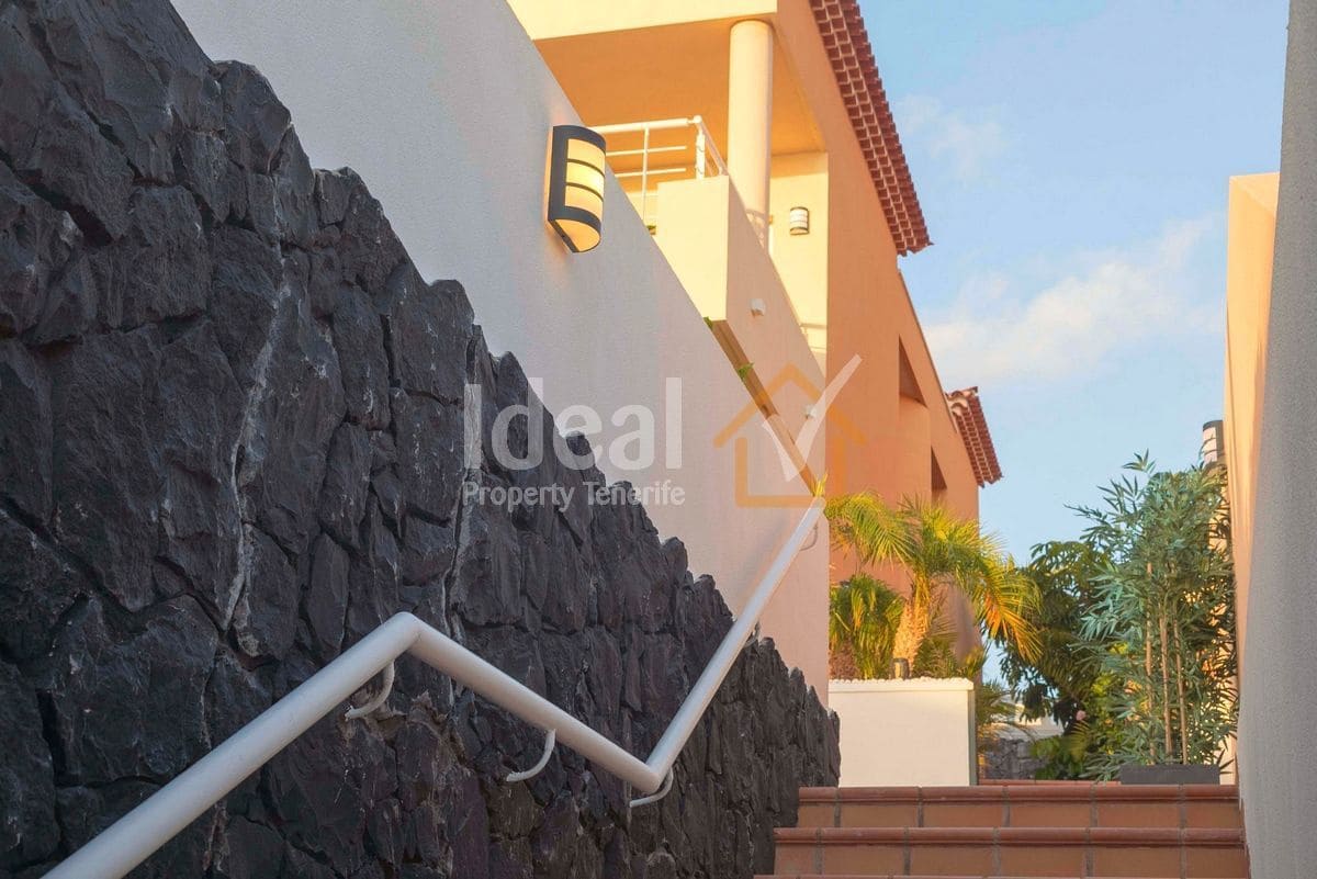 4 soverom Villa til salgs i Puerto Santiago med svømmebasseng garasje - € 1 125 000 (Ref: 9047652)