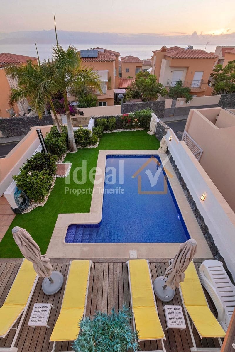 4 soverom Villa til salgs i Puerto Santiago med svømmebasseng garasje - € 1 125 000 (Ref: 9047652)