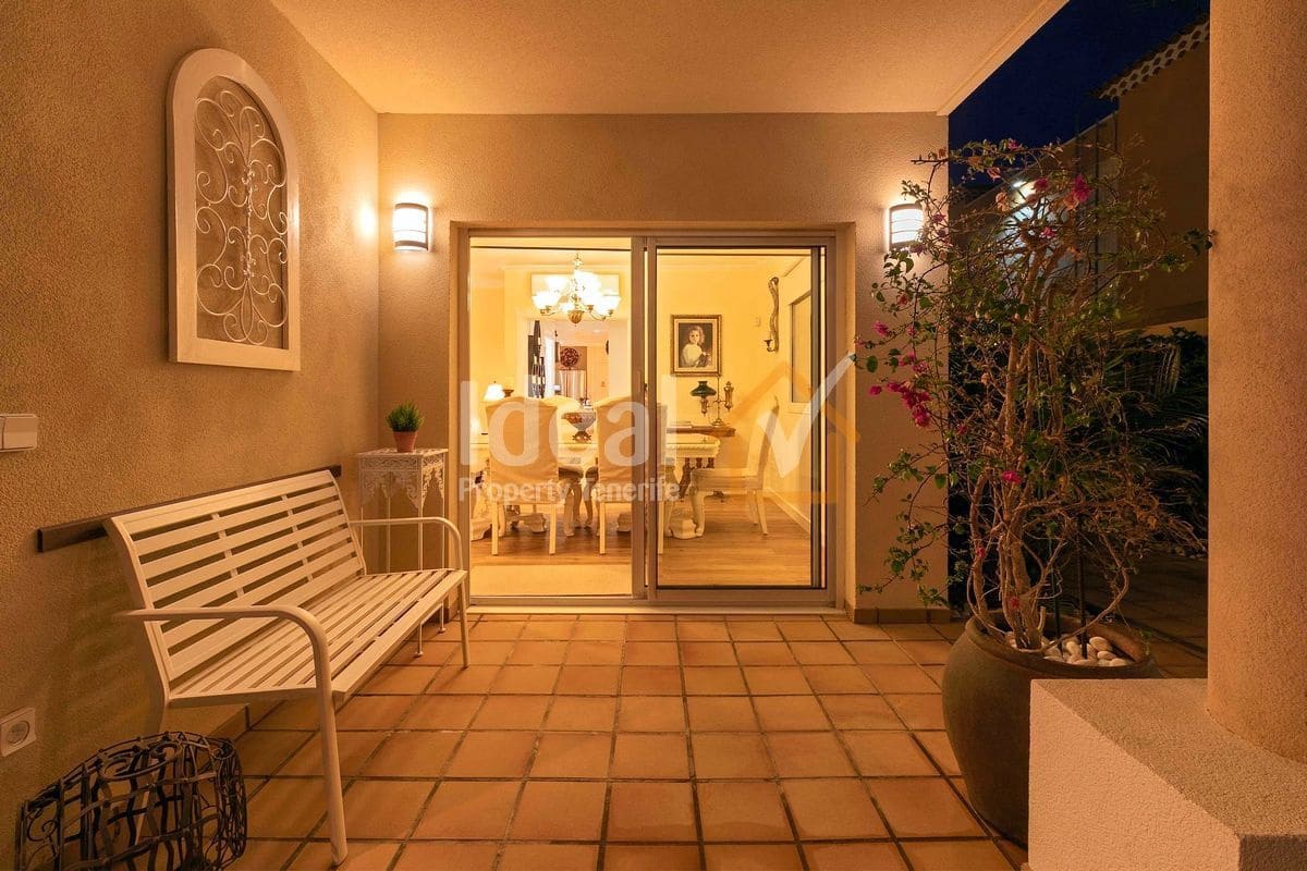 4 soverom Villa til salgs i Puerto Santiago med svømmebasseng garasje - € 1 125 000 (Ref: 9047652)