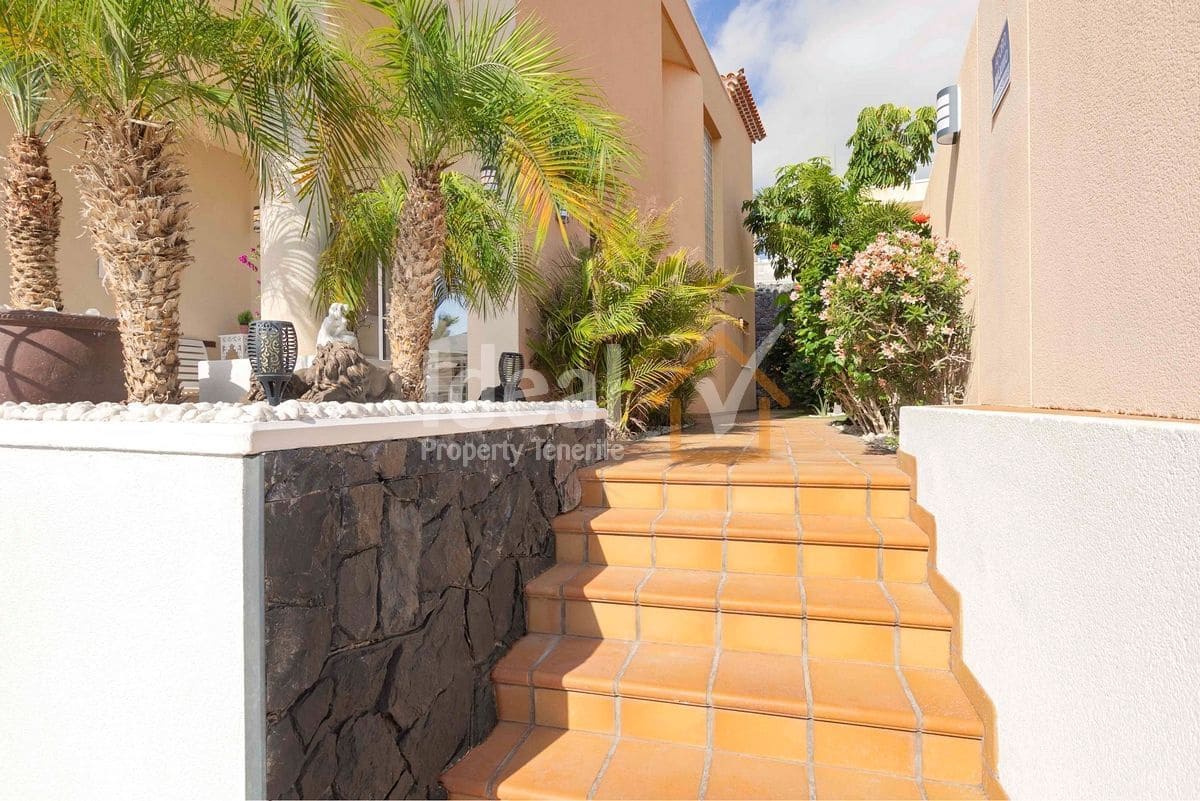 4 soverom Villa til salgs i Puerto Santiago med svømmebasseng garasje - € 1 125 000 (Ref: 9047652)