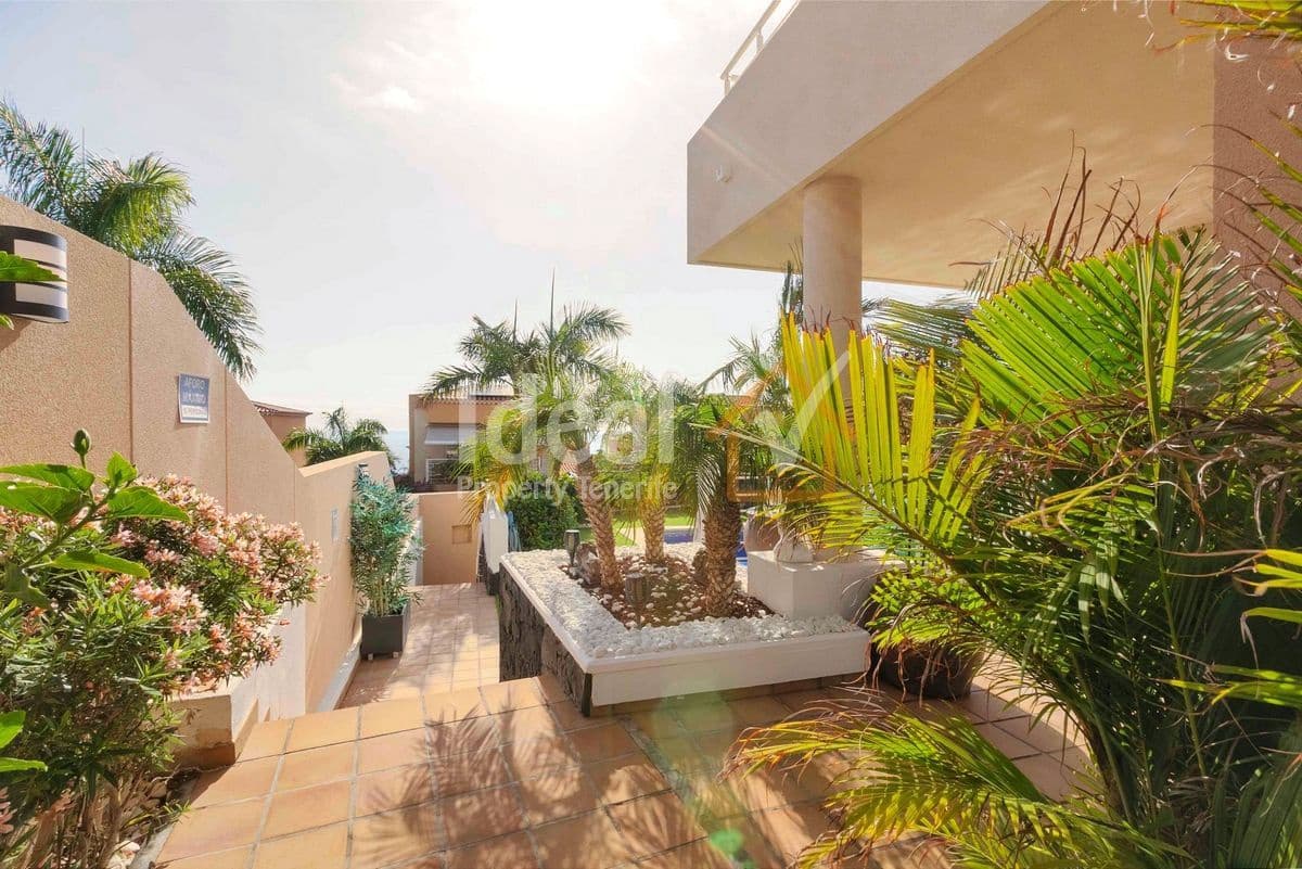 4 soverom Villa til salgs i Puerto Santiago med svømmebasseng garasje - € 1 125 000 (Ref: 9047652)