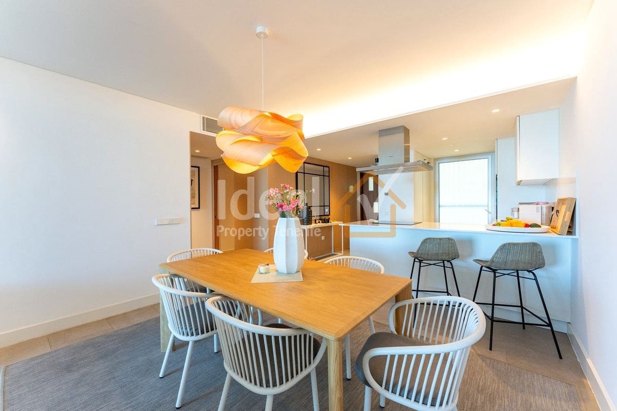 2 makuuhuone Huoneisto myytävänä paikassa Guia de Isora mukana uima-altaan 
autotalli - 1 250 000 € (Ref: 9124586)