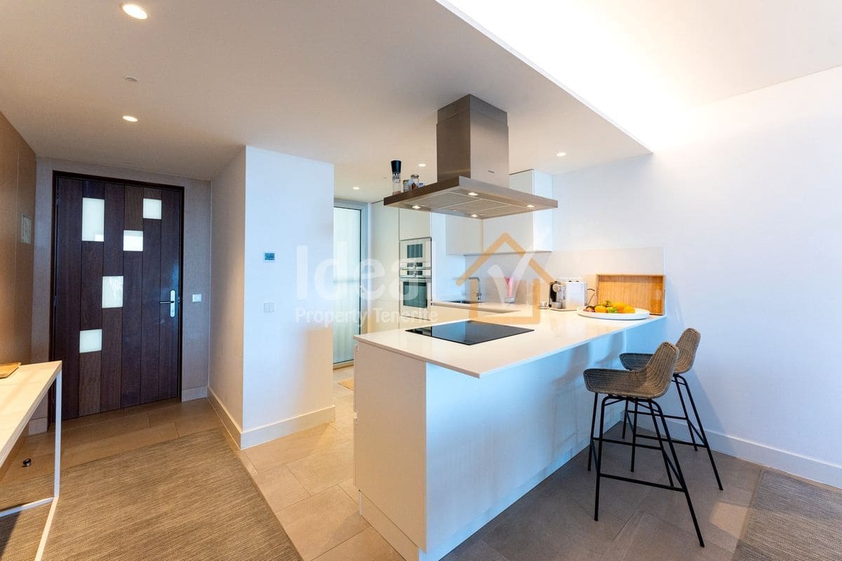 2 makuuhuone Huoneisto myytävänä paikassa Guia de Isora mukana uima-altaan 
autotalli - 1 250 000 € (Ref: 9124586)