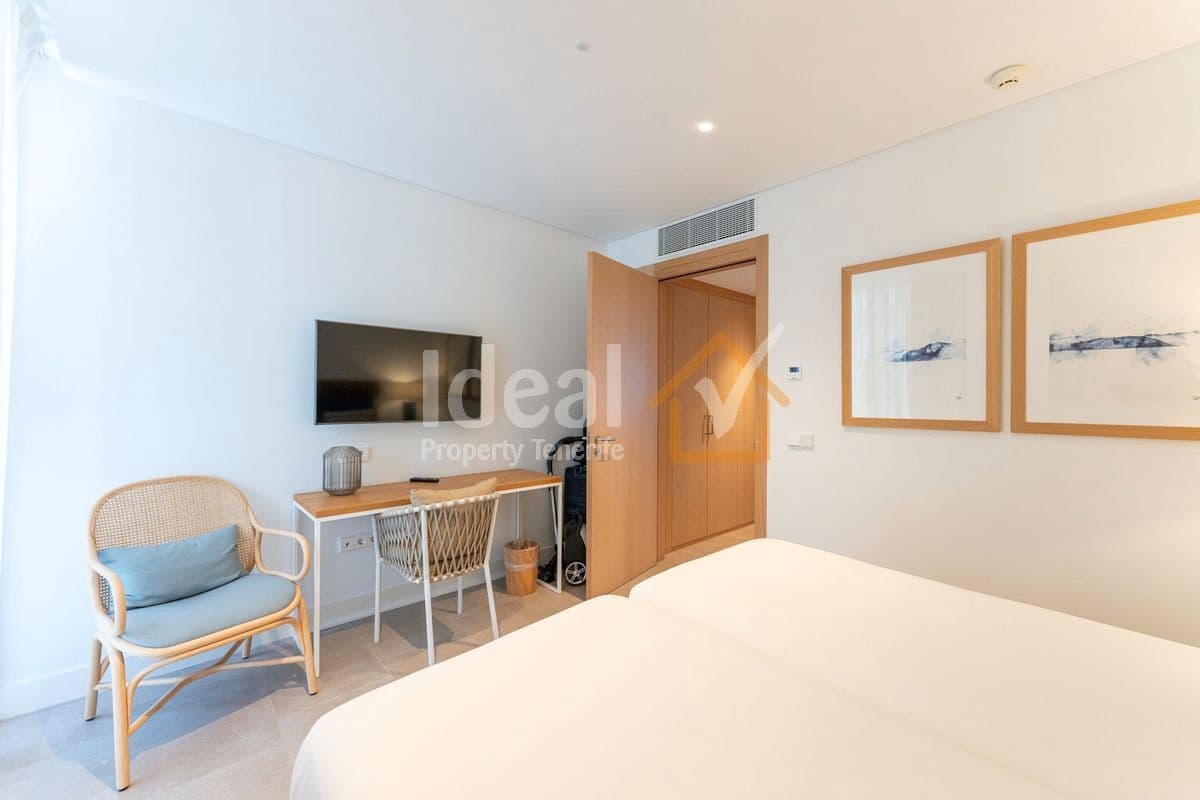 2 makuuhuone Huoneisto myytävänä paikassa Guia de Isora mukana uima-altaan 
autotalli - 1 250 000 € (Ref: 9124586)