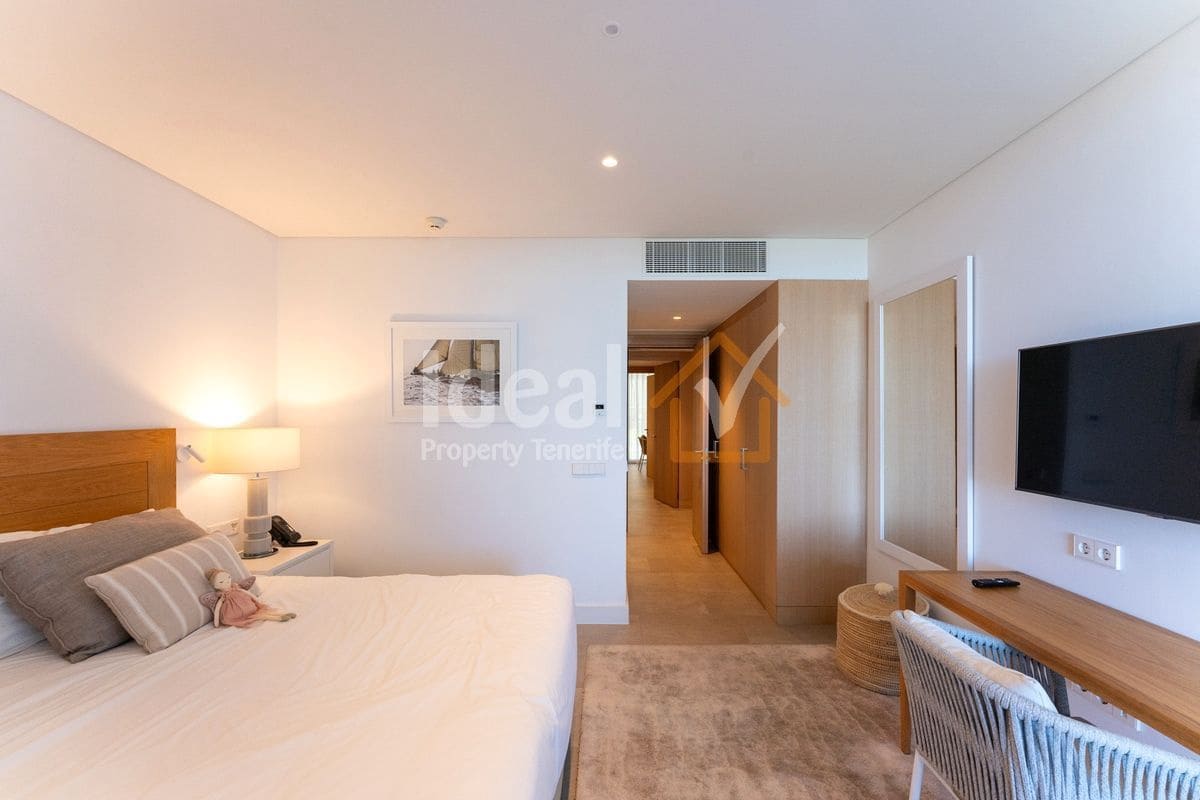 2 makuuhuone Huoneisto myytävänä paikassa Guia de Isora mukana uima-altaan 
autotalli - 1 250 000 € (Ref: 9124586)