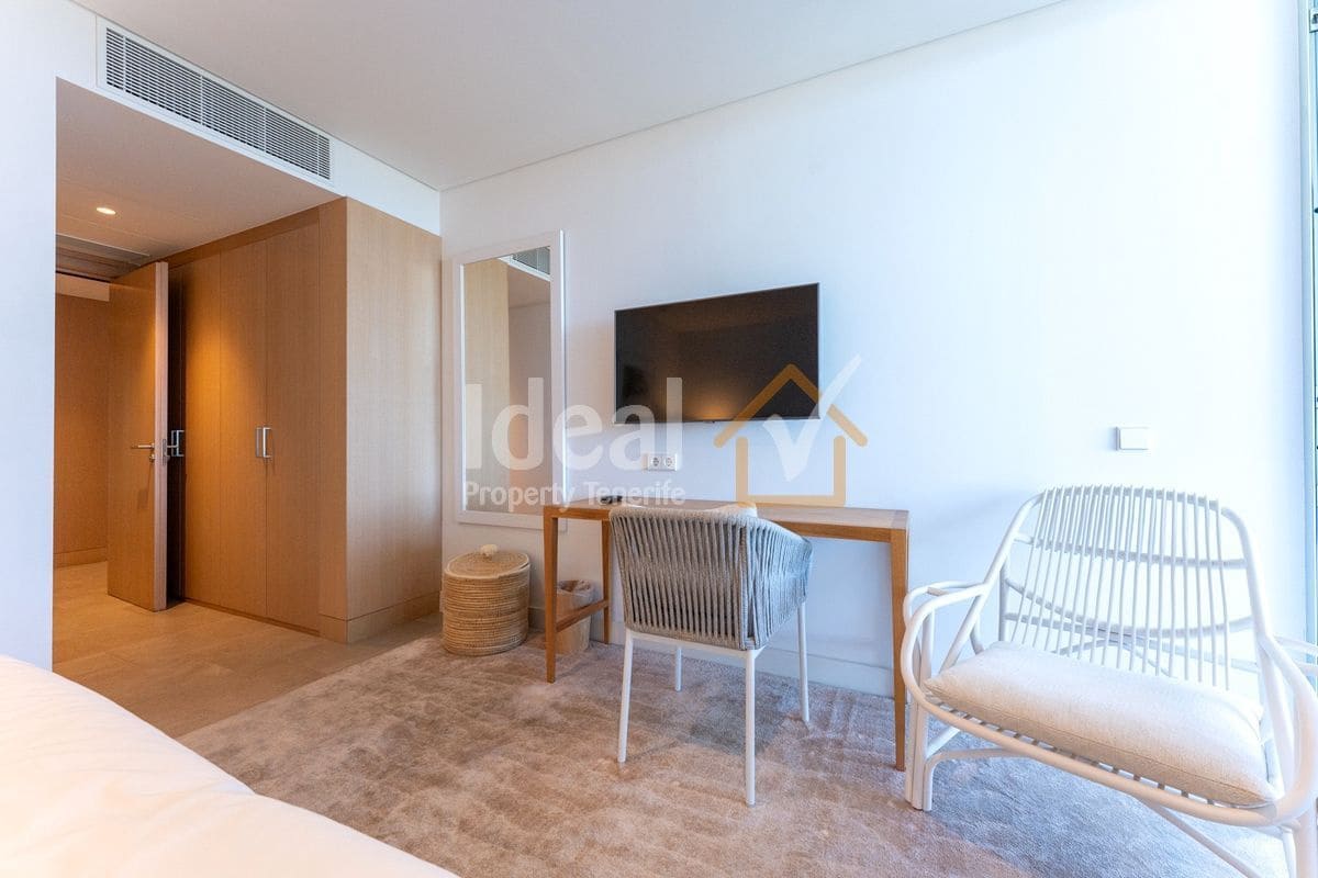 2 makuuhuone Huoneisto myytävänä paikassa Guia de Isora mukana uima-altaan 
autotalli - 1 250 000 € (Ref: 9124586)