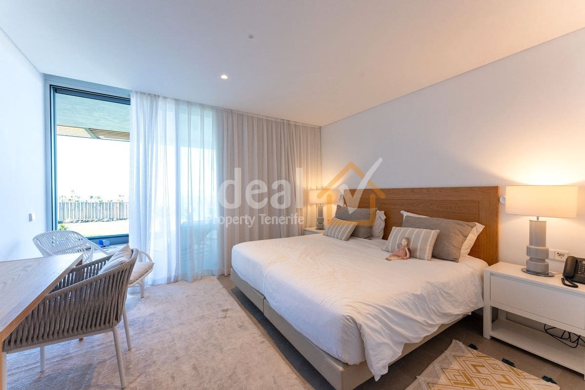 2 makuuhuone Huoneisto myytävänä paikassa Guia de Isora mukana uima-altaan 
autotalli - 1 250 000 € (Ref: 9124586)