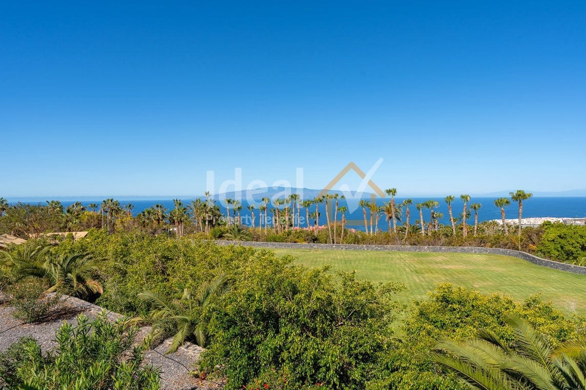 2 makuuhuone Huoneisto myytävänä paikassa Guia de Isora mukana uima-altaan 
autotalli - 1 250 000 € (Ref: 9124586)