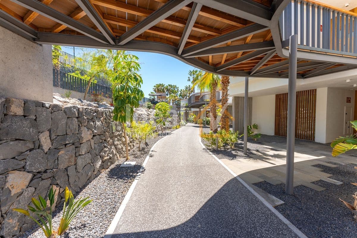 2 makuuhuone Huoneisto myytävänä paikassa Guia de Isora mukana uima-altaan 
autotalli - 1 250 000 € (Ref: 9124586)