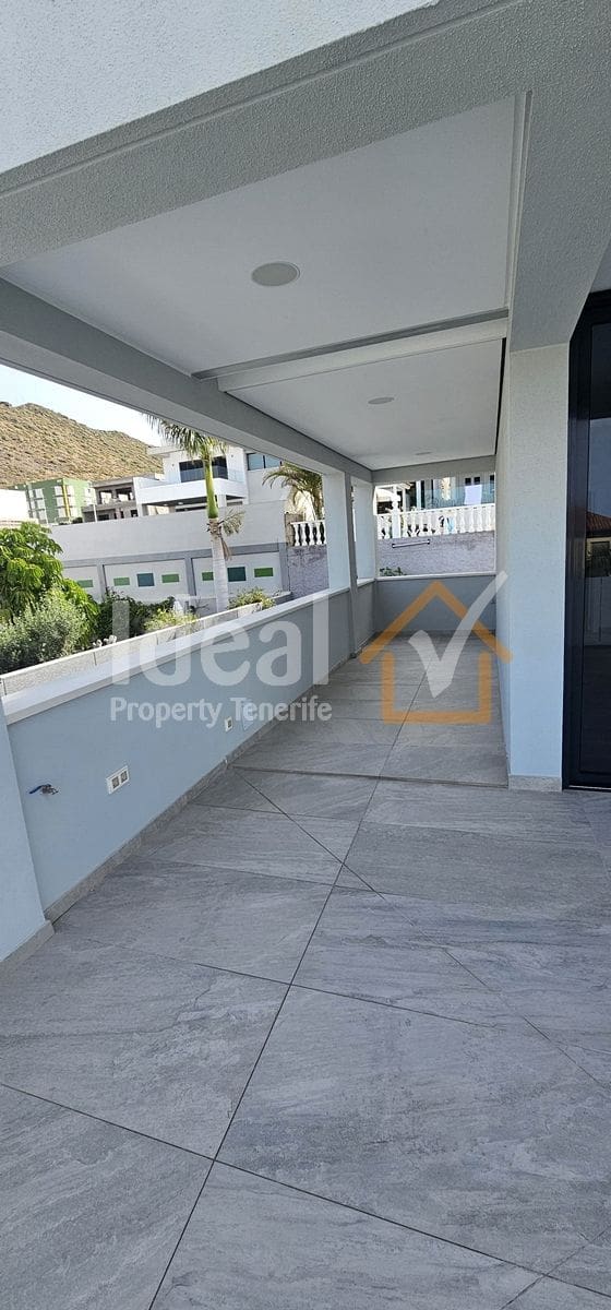 4 soveværelse Villa til salg i Costa Adeje med swimmingpool garage - € 1.850.000 (Ref: 9129468)