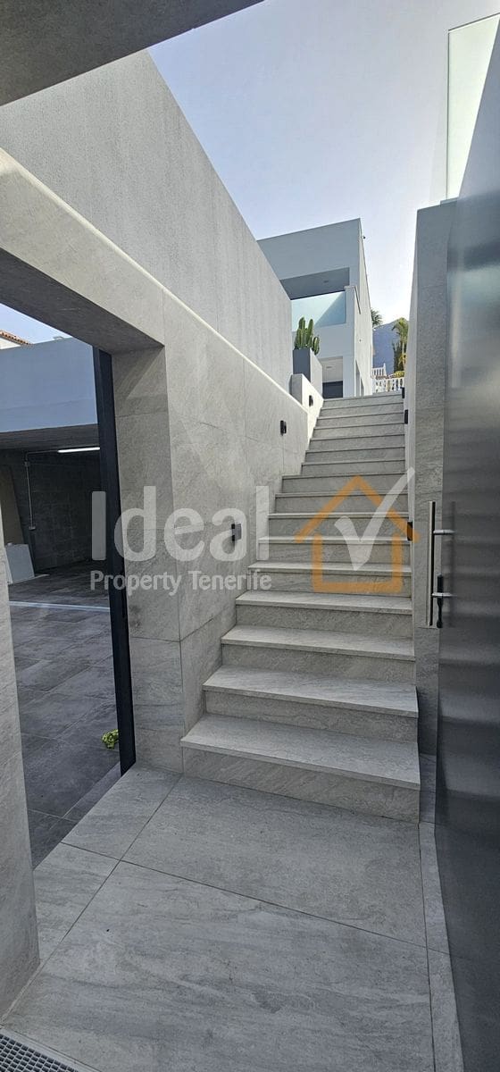 4 soveværelse Villa til salg i Costa Adeje med swimmingpool garage - € 1.850.000 (Ref: 9129468)