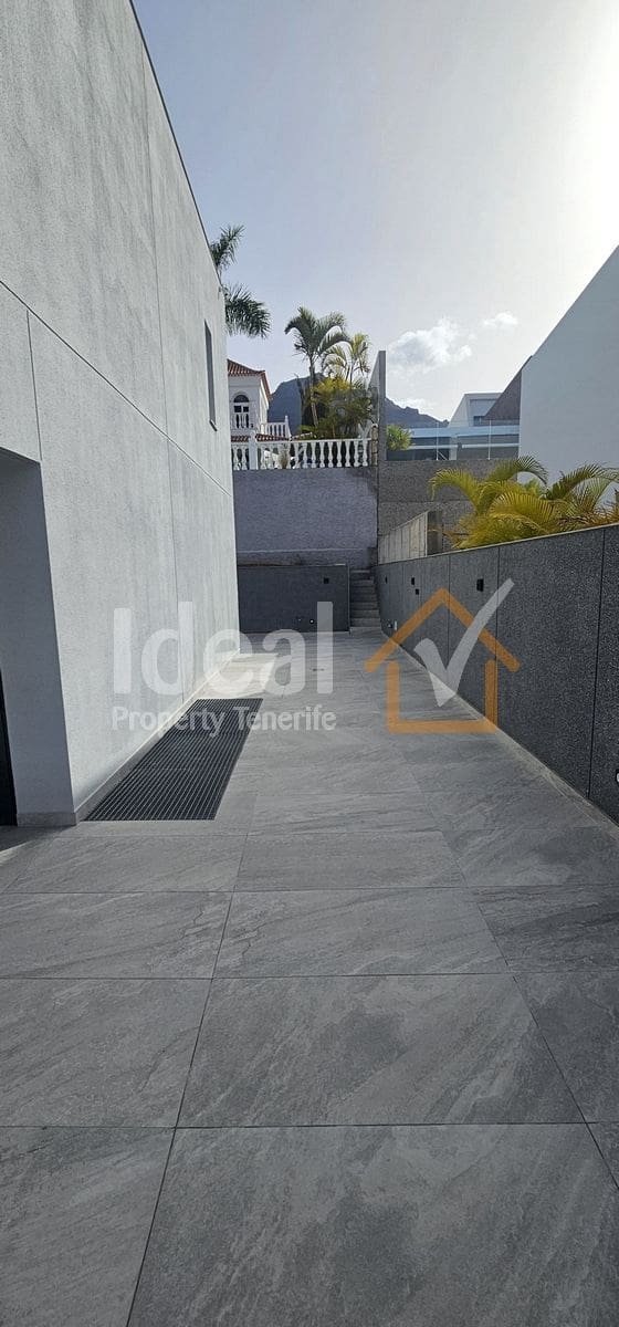 4 soveværelse Villa til salg i Costa Adeje med swimmingpool garage - € 1.850.000 (Ref: 9129468)